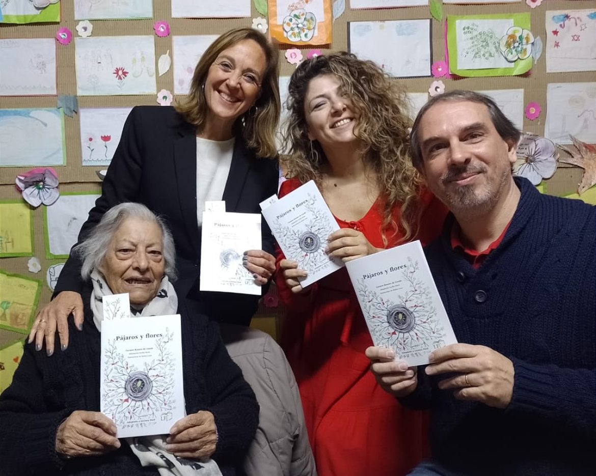Participantes con materiales impresos
