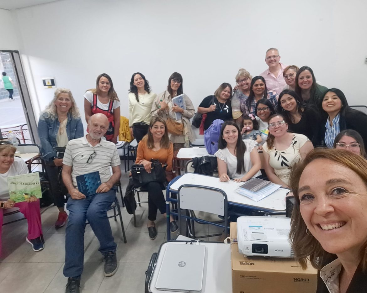 Participantes en una actividad grupal